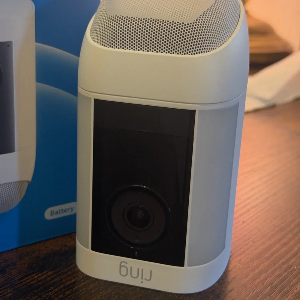 Ring Spotlight Cam Pro, Battery with extra Quick Release Battery